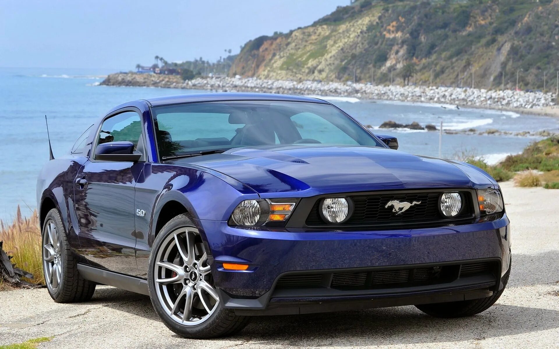 Картинки машин. Ford Mustang 2011. Мустанг синий 2000. Мустанг 2000х. Форд Мустанг 5 поколения обои на телефон.