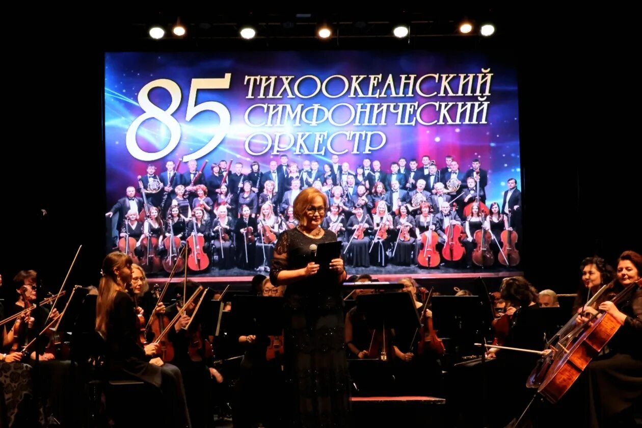 Оркестр владивосток. Джаз владивосток. Оркестр южная гавань. Духовой оркестр на площади л. Филармония метель.