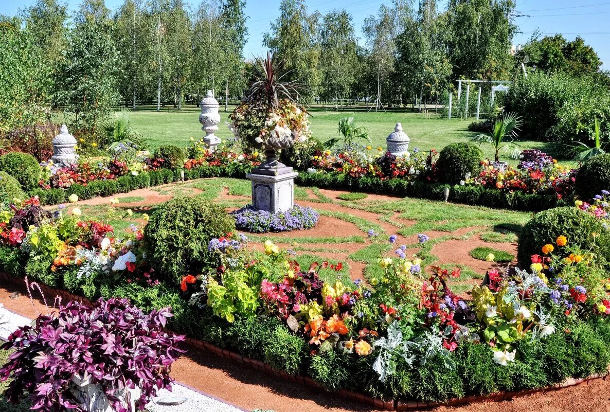 апл хилл крылатское дворик. дизайнер бахчисарай ландшафтный. сады бутчартов канада танцы. яблоневый сад площадка в крылатском. эппл хилл в крылатском.