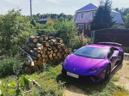Сел в дорогую машину