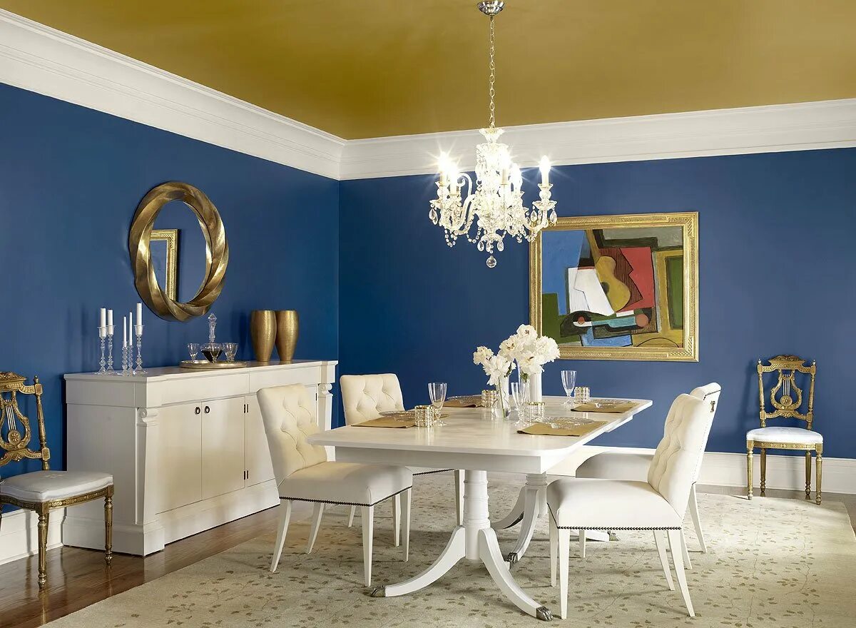 Покрасить обои на кухне. Сочетание красок для стен. Синие стены в интерьере. Краска на стенах в интерьере. Крашеные стены в интерьере.