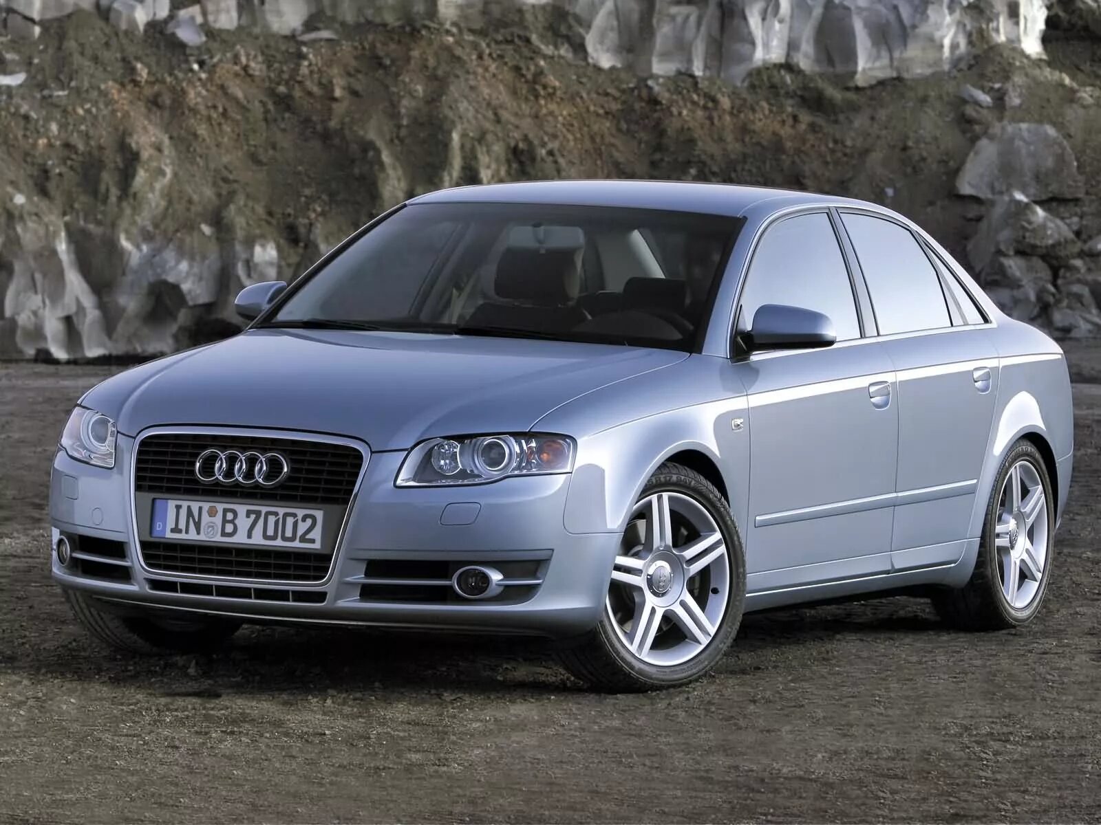 Купить ауди а4 в москве. Audi a4 b7. Audi a4 седан. Audi a4 b7 2005. Audi a4 b7 2006.