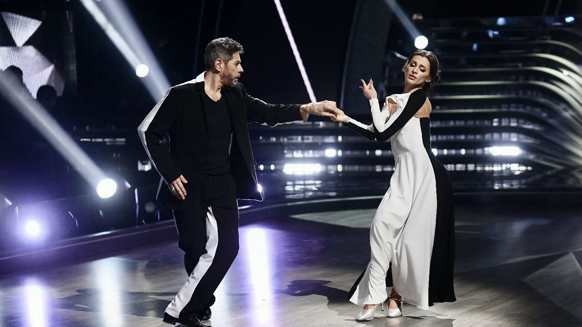 Валерий николаев шоу танцы со звездами. Сергей лазарев и екатерина осипова танцы со звездами. Танцы со звездами 13 сезон. Екатерина осипова танцы со звездами. Дарья златопольская танцы со звездами.