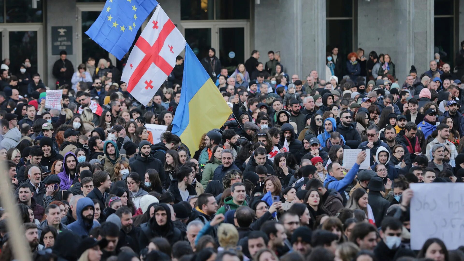 Правда что вчера было. Протесты в Грузии март 2023. Парламент Грузии 2023. Митинги в Грузии. Протесты в Грузии сейчас.