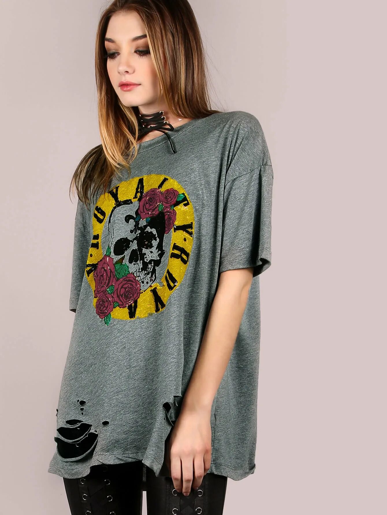 Длинная футболка женская. Большие длинные футболки женские. Девушка в длинной футболке. Большие длинные футболки женские. Большие длинные футболки женские.