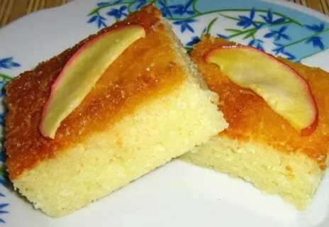 Манник с яблоками на кефире без муки