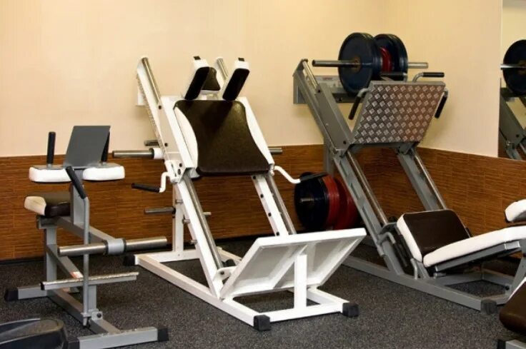 Колизей фитнес клуб. Тренажерный зал Колизей на проспекте труда Воронеж. Фитнес клуб Колизей Воронеж. Колизей Воронеж проспект труда. Колизей Шелехов тренажерный.