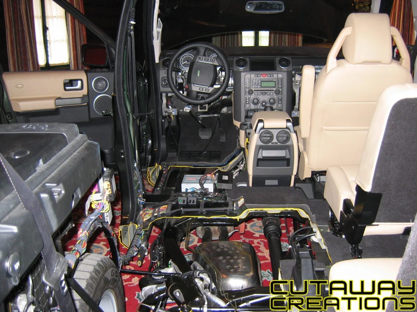 Land rover discovery 4 расположение блоков. Land rover discovery 3 снятие кузова. Как снять рендж ровер. Как снять рендж ровер. Рендж ровер с кузовом.