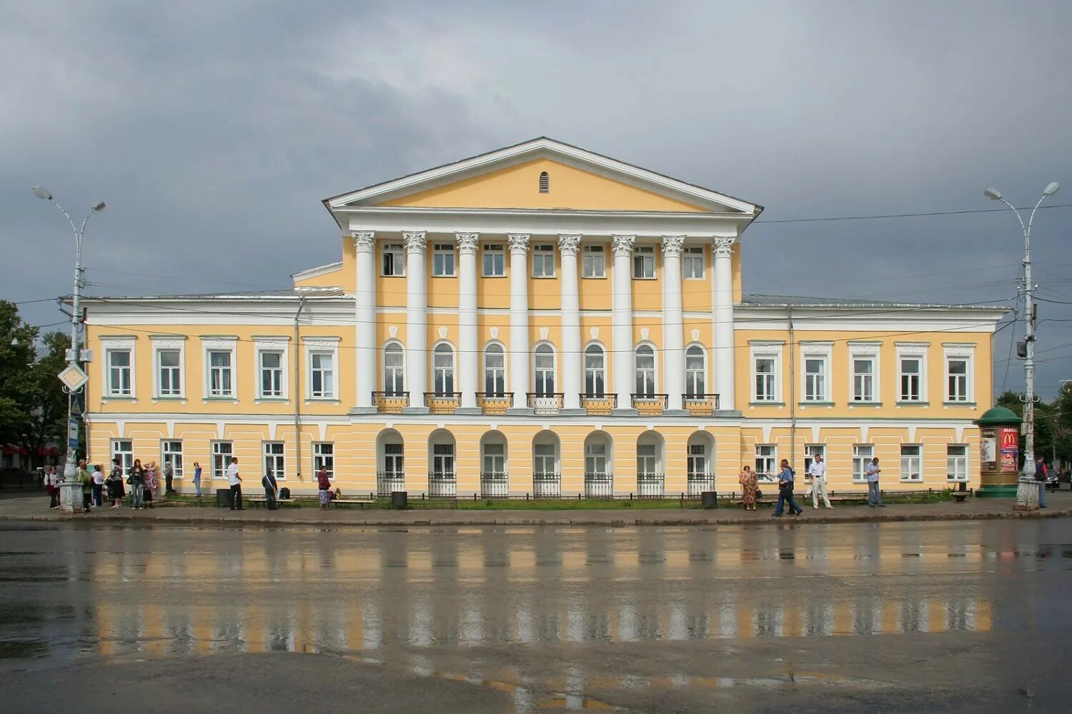 Сооружение в стиле классицизм. Усадьба Борщова в Костроме. Особняк сенатора Борщова. Дом Генерала Борщова в Костроме. Здание Борщова Кострома.