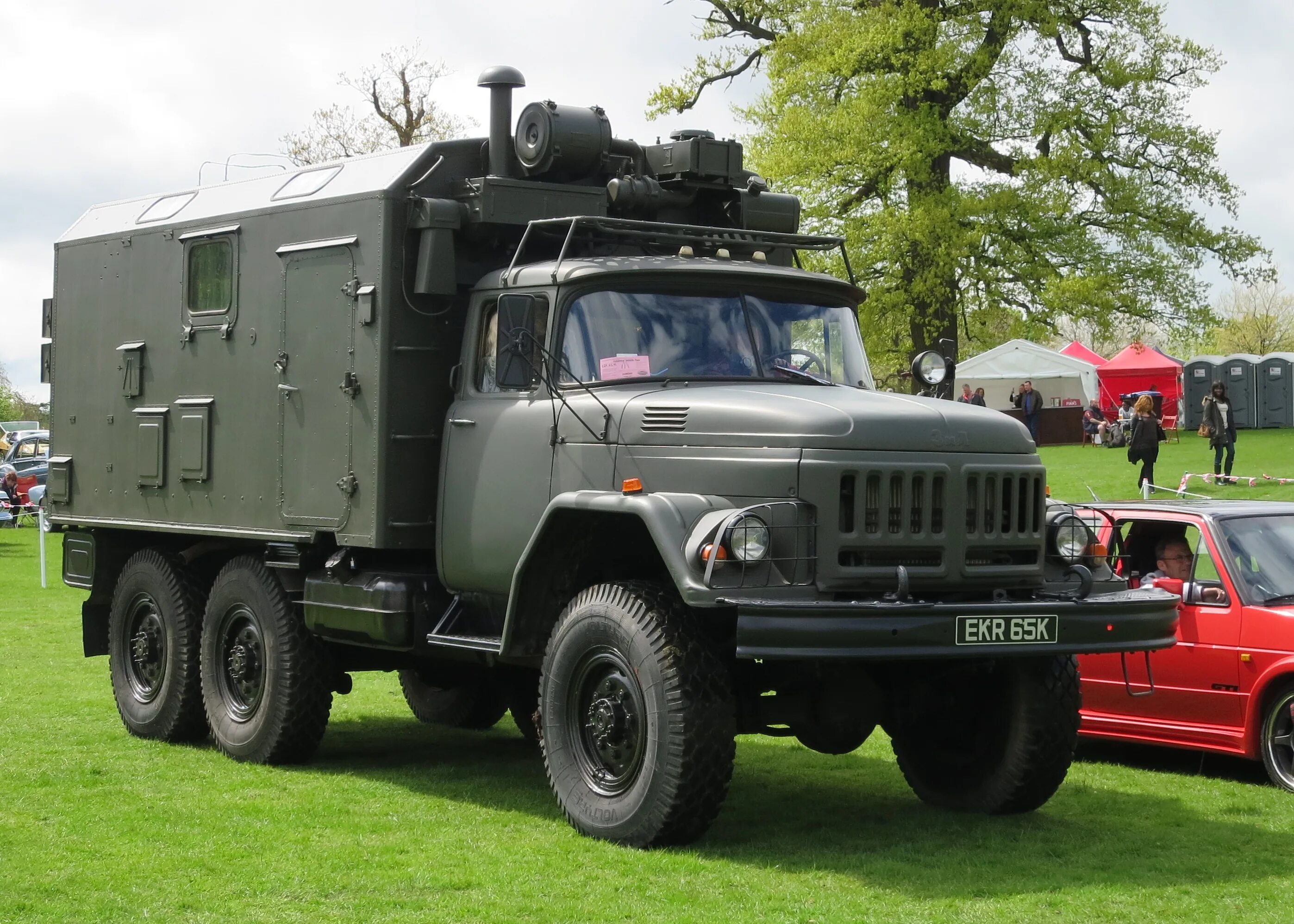 Военный грузовой автомобиль. ЗИЛ 131 военный. ЗИЛ-131 грузовой военный. ЗИЛ 131 армейский. Грузовик ЗИЛ 131 армейский.