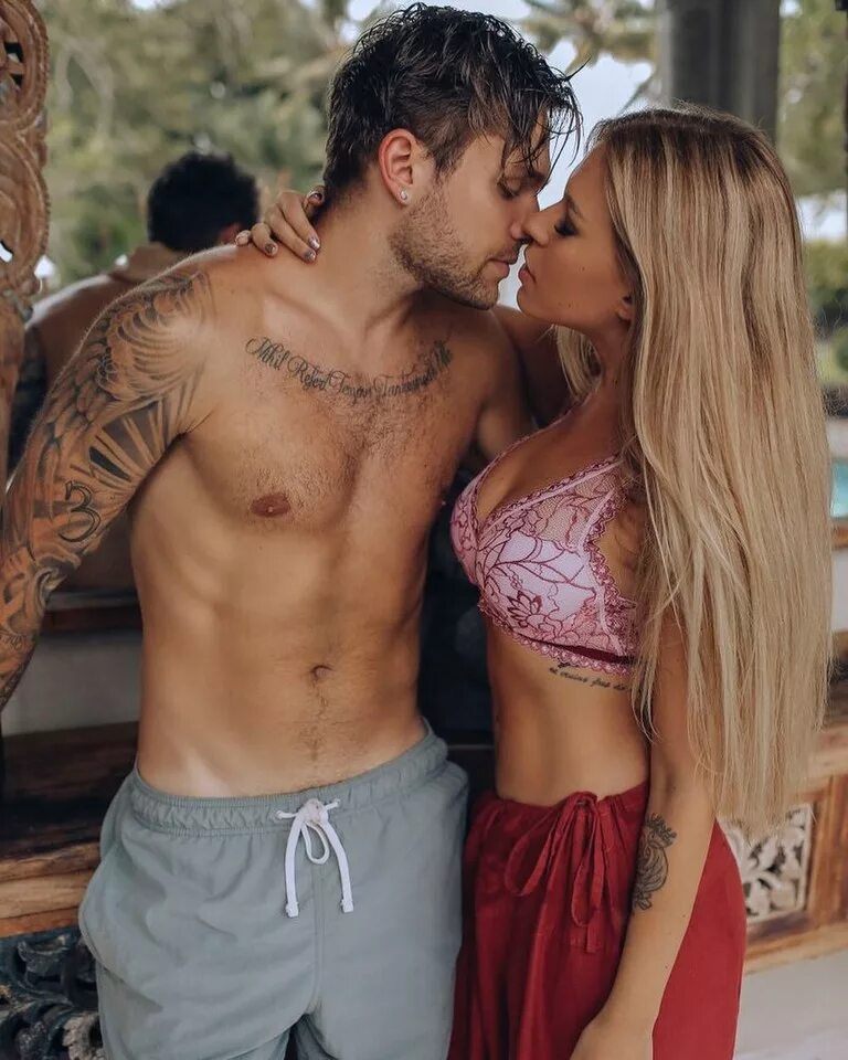 Безус дом 2. Алина галимова дом 2 и рудаков. Артем на море. Новый парень бывшей девушки. Белая и ромашов дом 2.