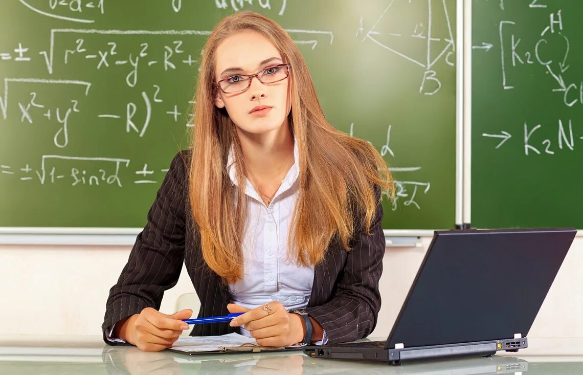 Учительница преподаватель. Учительница. красивые учителя. красивые учительницы. учительница в очках.