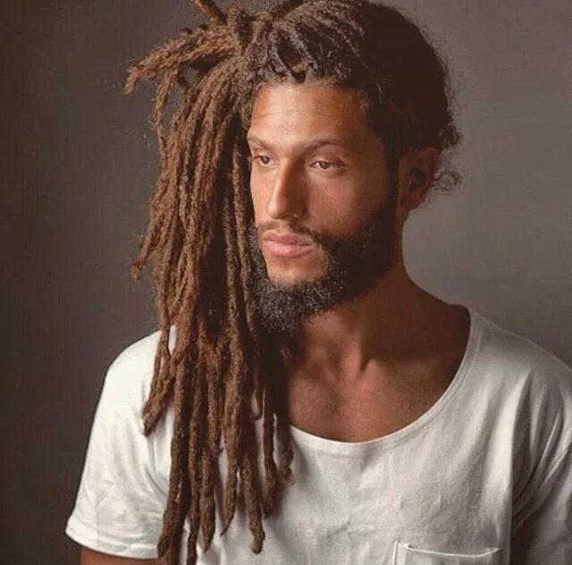 прически с дредами мужские. короткие дреды. дреды прическа мужская. де дреды на андеркат мужские. прическа с дредами мужская.