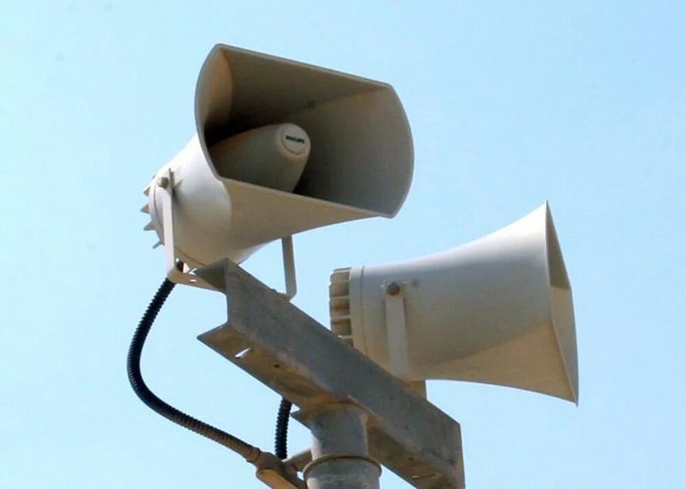 громкоговоритель на столбе. 1 марта в астрахани завоют сирены. громкоговоритель для оповещения чс. в орске прозвучала сирена. громкоговоритель на улице.
