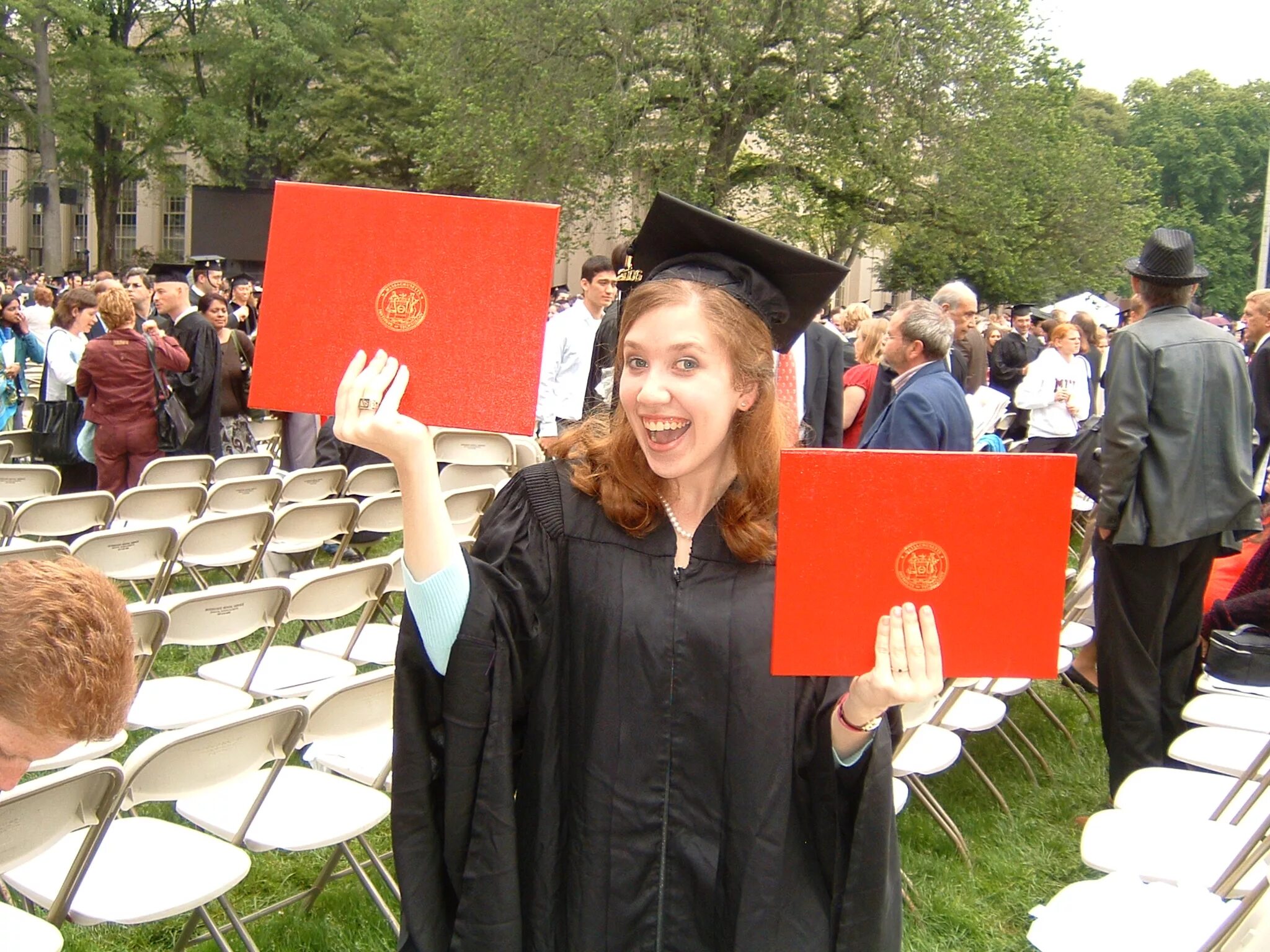 Университет высшая школа экономики в москве. Можно ли учиться в двух университетах. Ученики колледжа. Три студента. Учимся вместе.