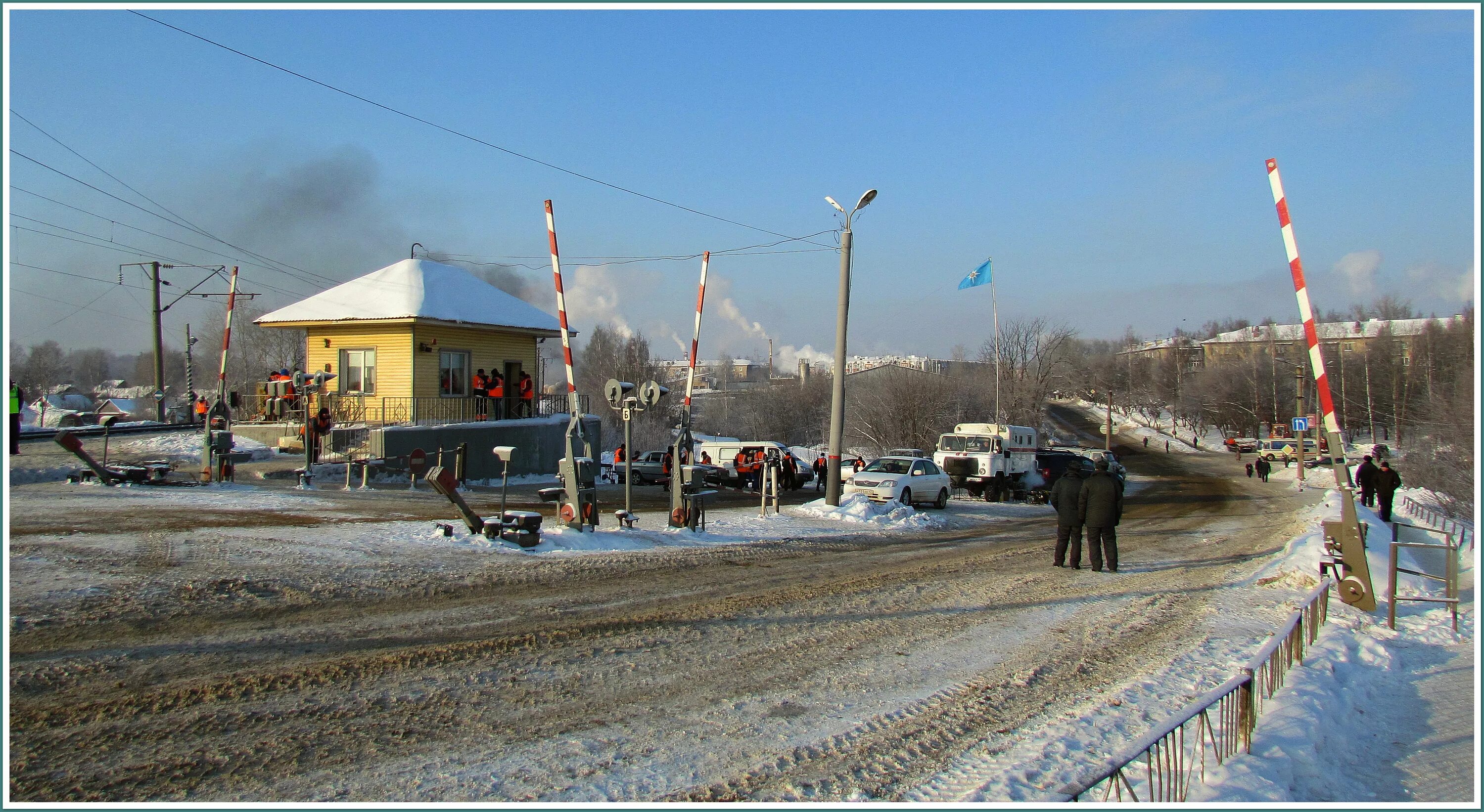 Киров Железнодорожный переезд. ЖД переезд в Пасегово. Поздино Киров район. Кировский переезд. Переехать в киров