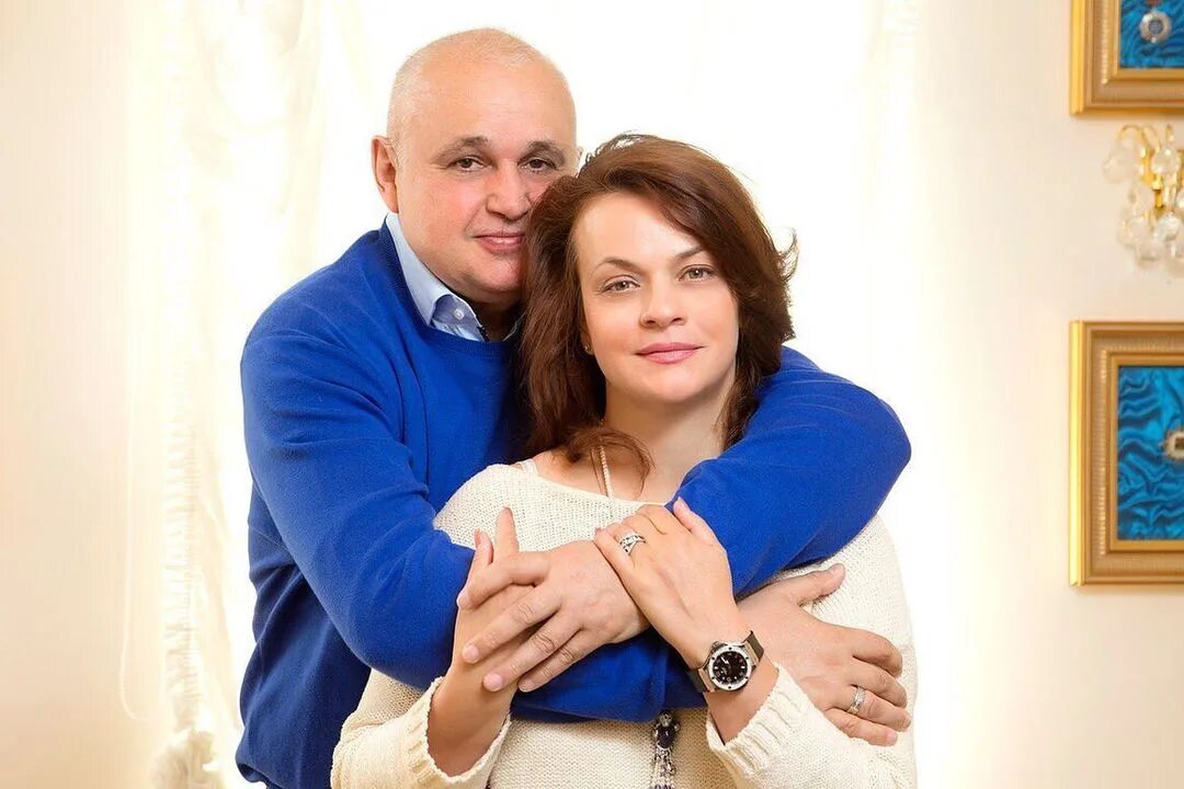 Шарматово новгородская область резиденция губернатора. Сколько лет жене губернатора. Цивилёва анна евгеньевна. Анна цивилева колмар. Анна цивилева.