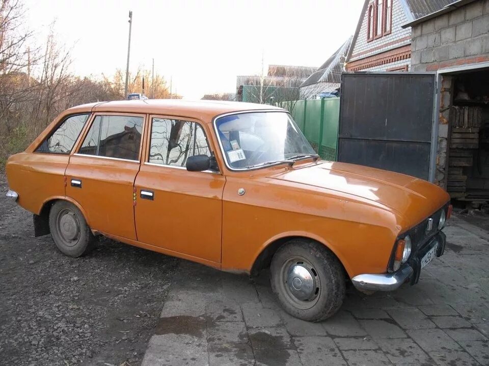 Авито томск машин. ИЖ Комби коричневый. ИЖ 2125 танк. ИЖ 2125 красный на авто ру. Автомобиль Томск.