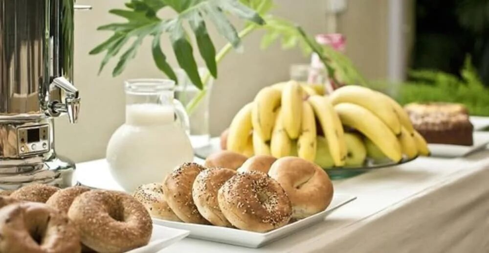 Continental breakfast explained. Континенталь брекфаст что это. континентальный завтрак. continental breakfast installation. &#039;largest continental breakfast.
