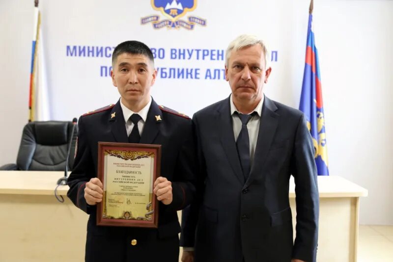 Мвд по республике алтай фото 39 выпускников ведомственных вузов МВД России вернулись в Республику Алтай для п