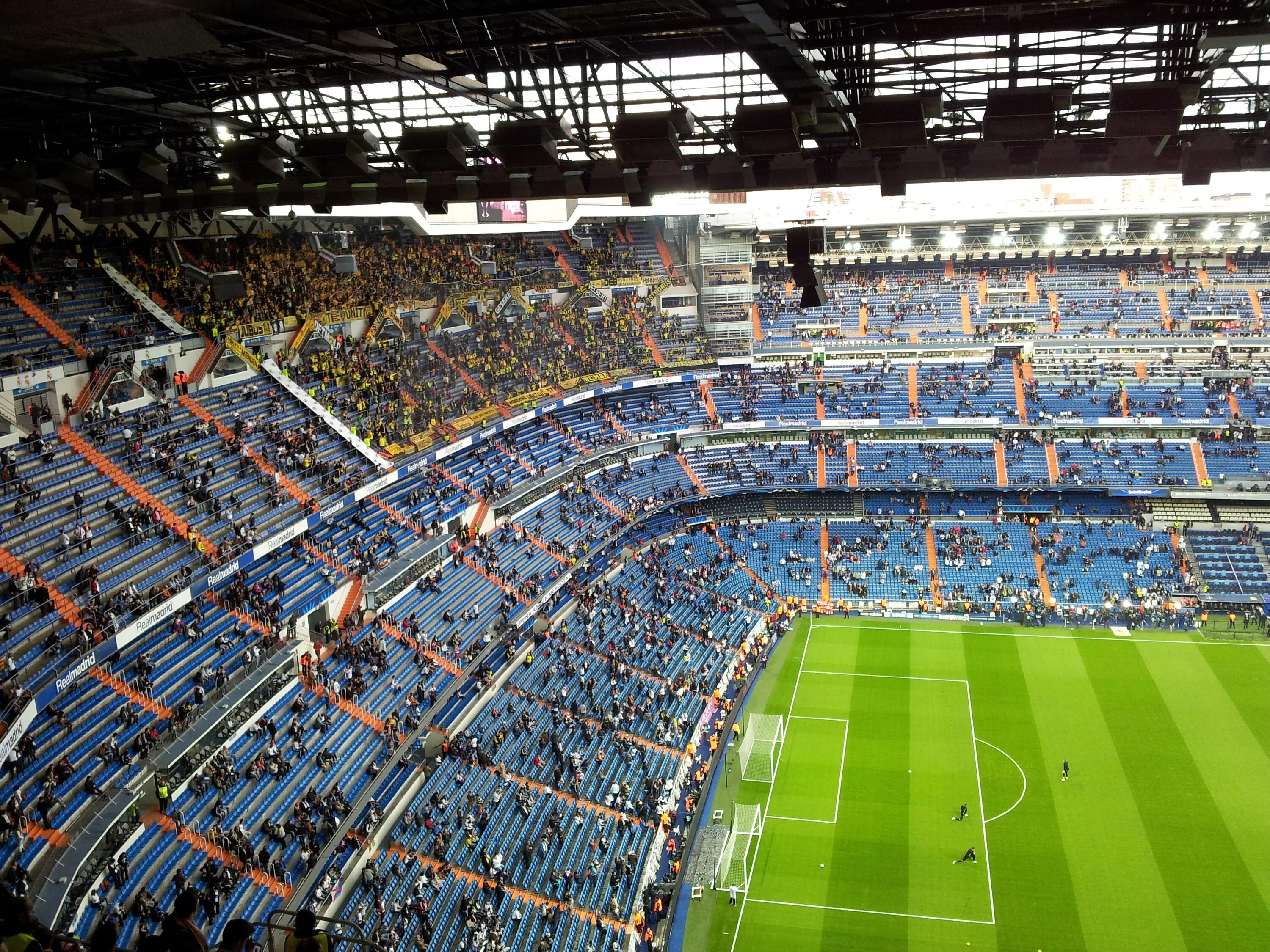 На стадионе расположено. Сантьяго Бернабеу. Реал Мадрид Santiago Bernabeu. Сантьяго Бернабеу стадион. Испания Сантьяго Бернабеу 2024.