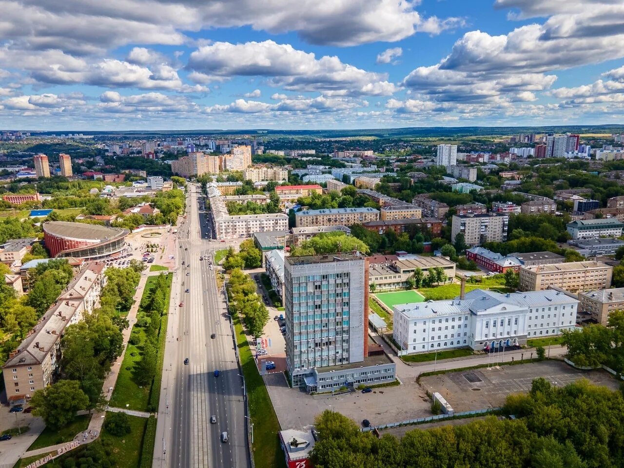 Мотовилиха пермь 1. Мотовилиха Пермь. Пермь Мотовилиха с высоты. Пермский планетарий Мотовилихинский район. Мотовилиха Пермь достопримечательности.