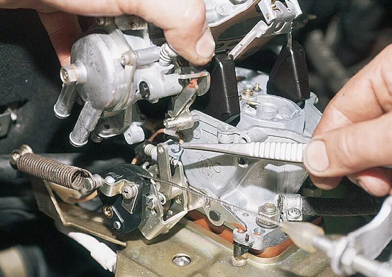 Подсос 2110. Карбюратор солекс ваз 2110. подсос ваз 2110. силовой агрегат ваз 2110. карбюратор 2110 без подсоса.
