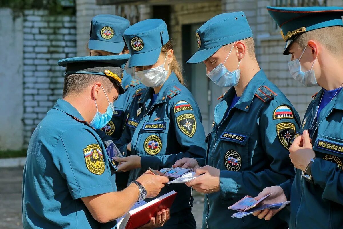 Подтверждение мчс. Офицеры МЧС России. Офицер МЧС. Офицеры пожарной охраны. МЧС картинки.