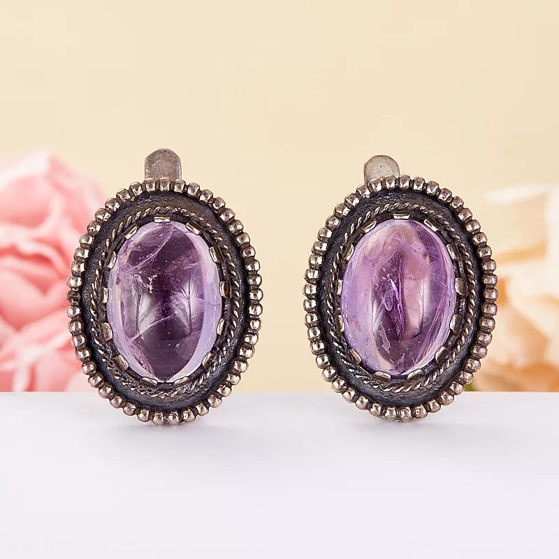 Белый аметист друза. Совместимость камня аметист. Совместимость камня аметист. Аметист valorant. Драгоценный камень аметист.