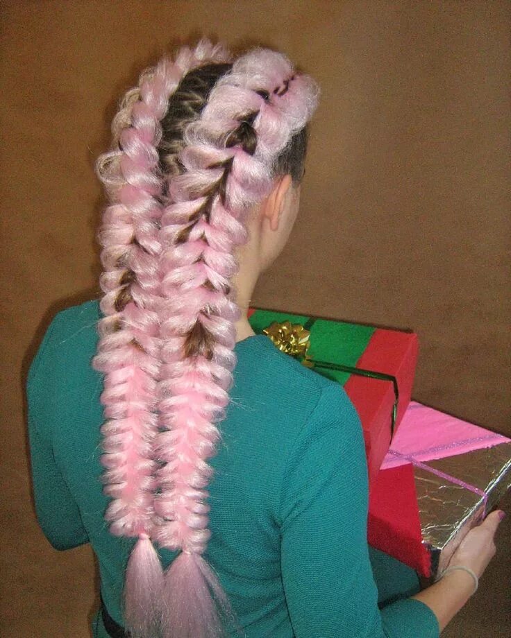 Канекалоном своими руками. Канекалон 2 косички. Канекалон 2 Braids палитра. Французские косы с канекалоном розовым.