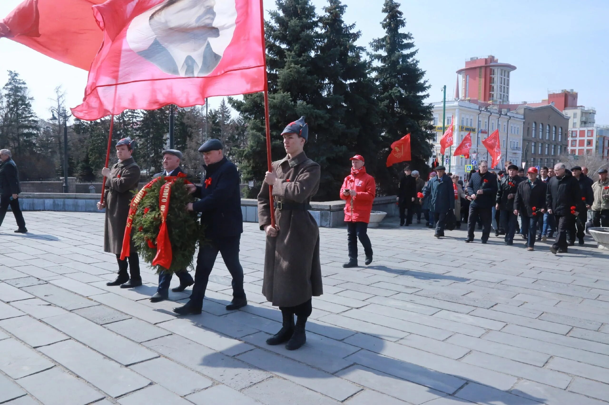 Мавзолей Ленина на 9 мая. Памятники ко Дню Победы. Возложение цветов к памятнику. Фото 9 мая день Победы.