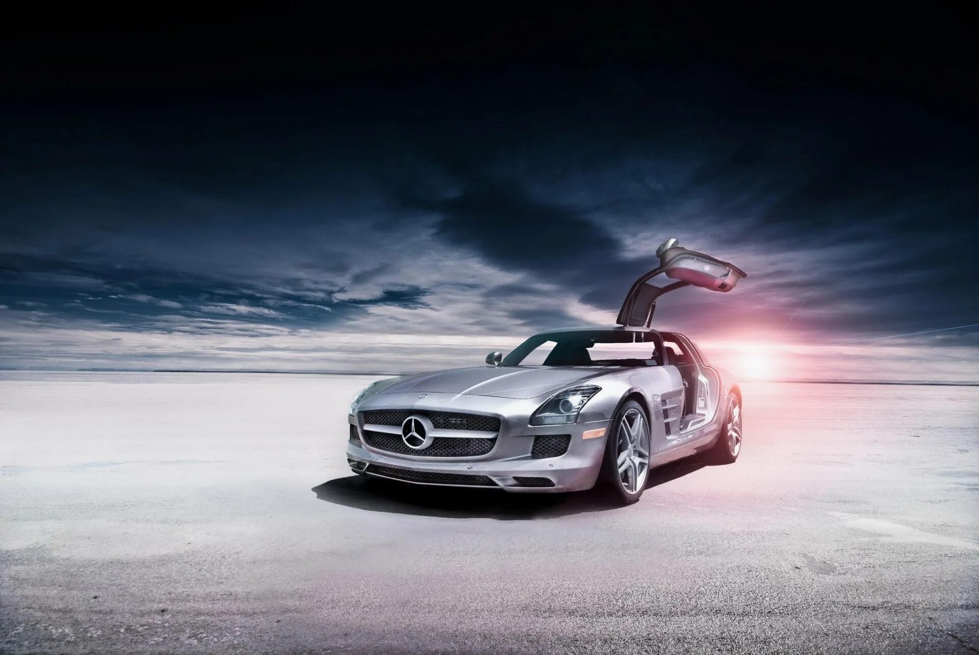 Sls heat 2. Mercedes-Benz-SLS-AMG. Mercedes Benz SLS AMG Silver. Mercedes Benz SLS AMG 2022. Мерседес СЛС серебристый.