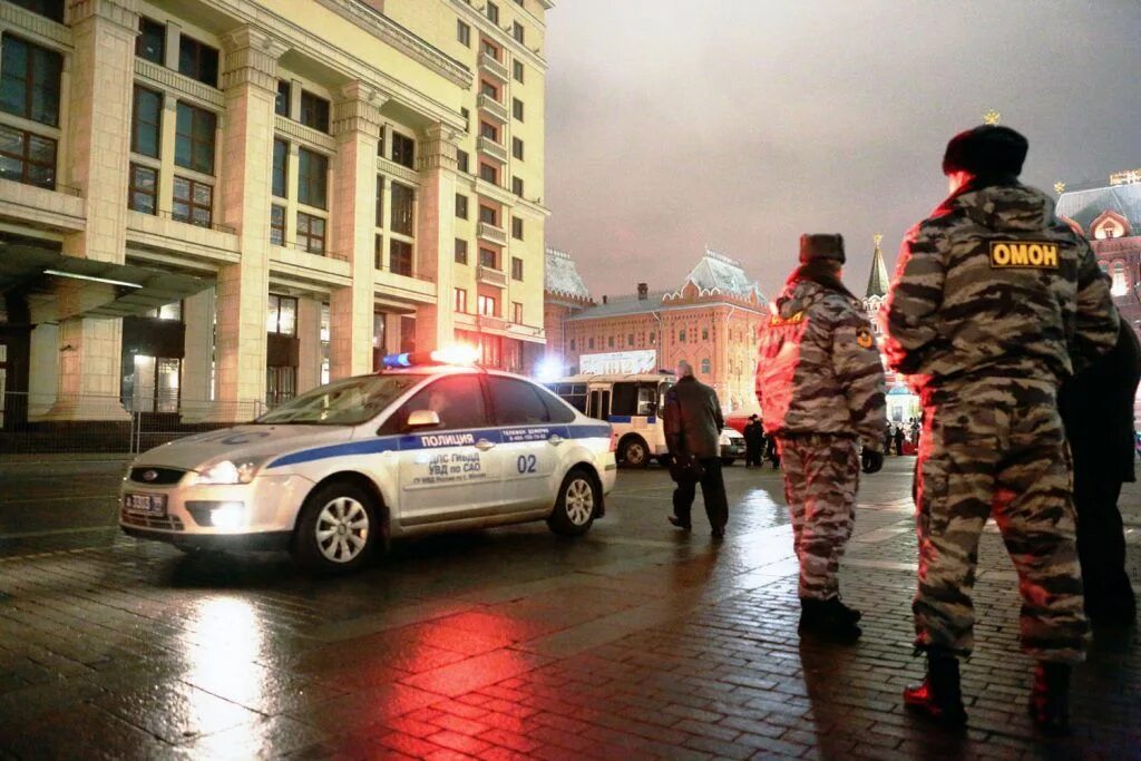 Усилена безопасность москвы. Полиция Москвы. Столичная полиция. Столичные полицейские Москвы. МВД В центре Москвы.