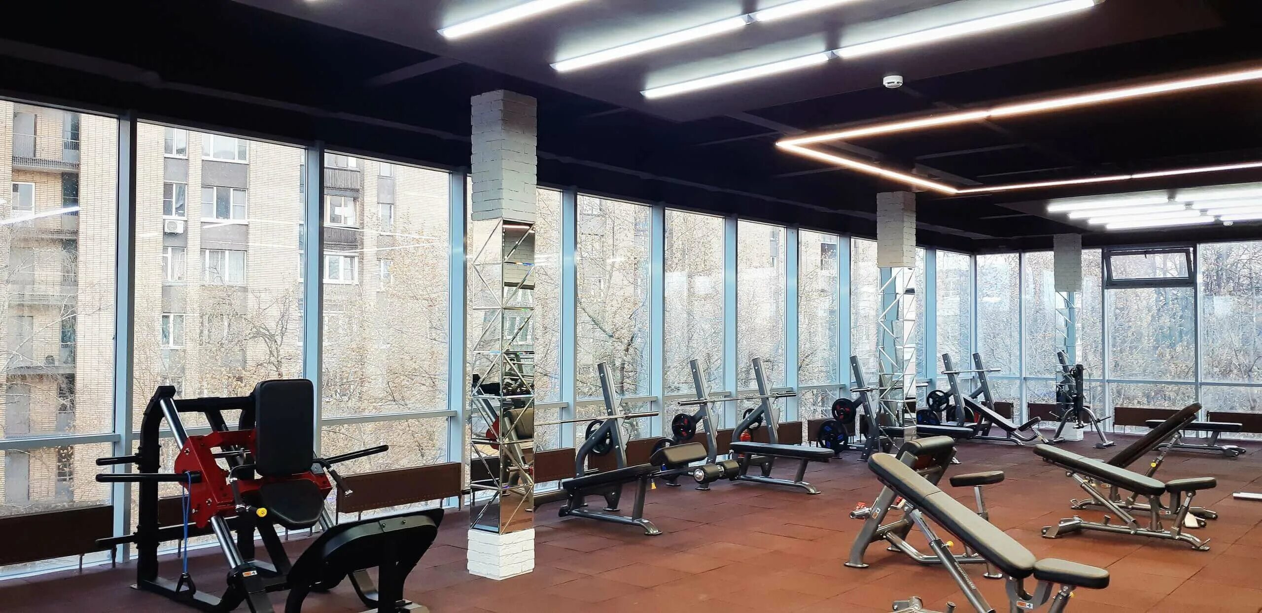 Облака спортзал. Облака фитнес Варшавская. Фитнес клуб облака. Спортклуб облака на Варшавке. Облака тренажерный зал.