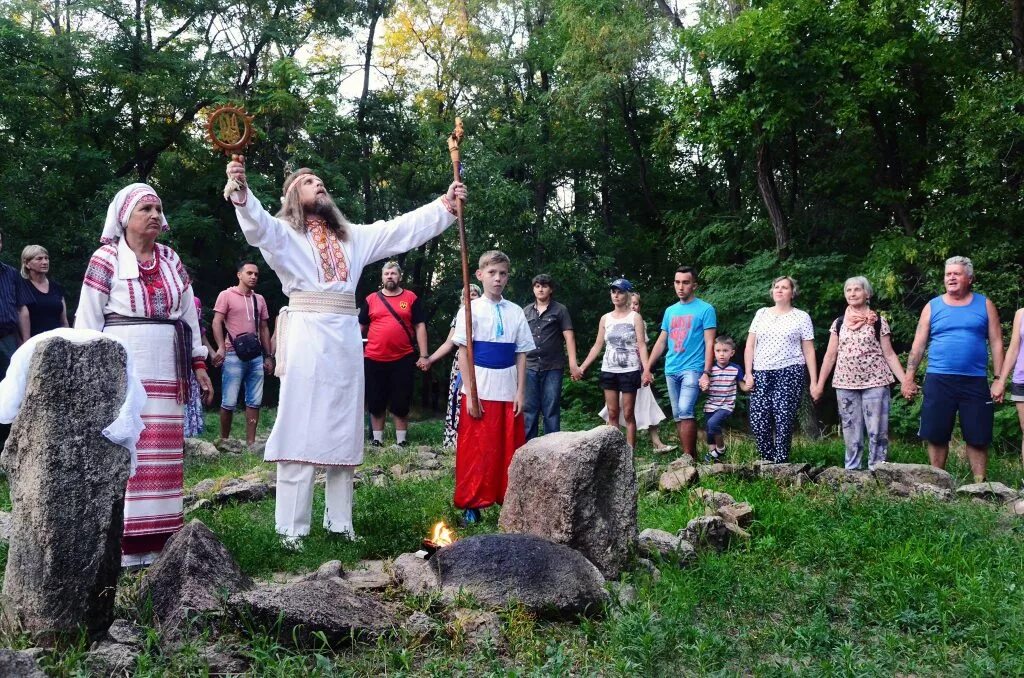 Язычники сегодня. Славянское неоязычество родноверие. славянская община капища веды перуна. язычники поклоняются. праздник перуна.