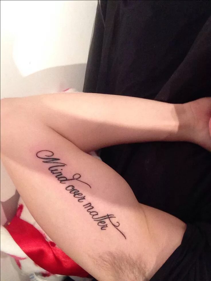 Deus solus me iudicare potest на предплечье. Nemo potest. Mortem effugere nemo potest. Улыбка дочери. Базовые фразы на латыни.