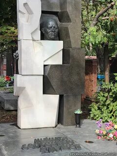 Обелиск актер
