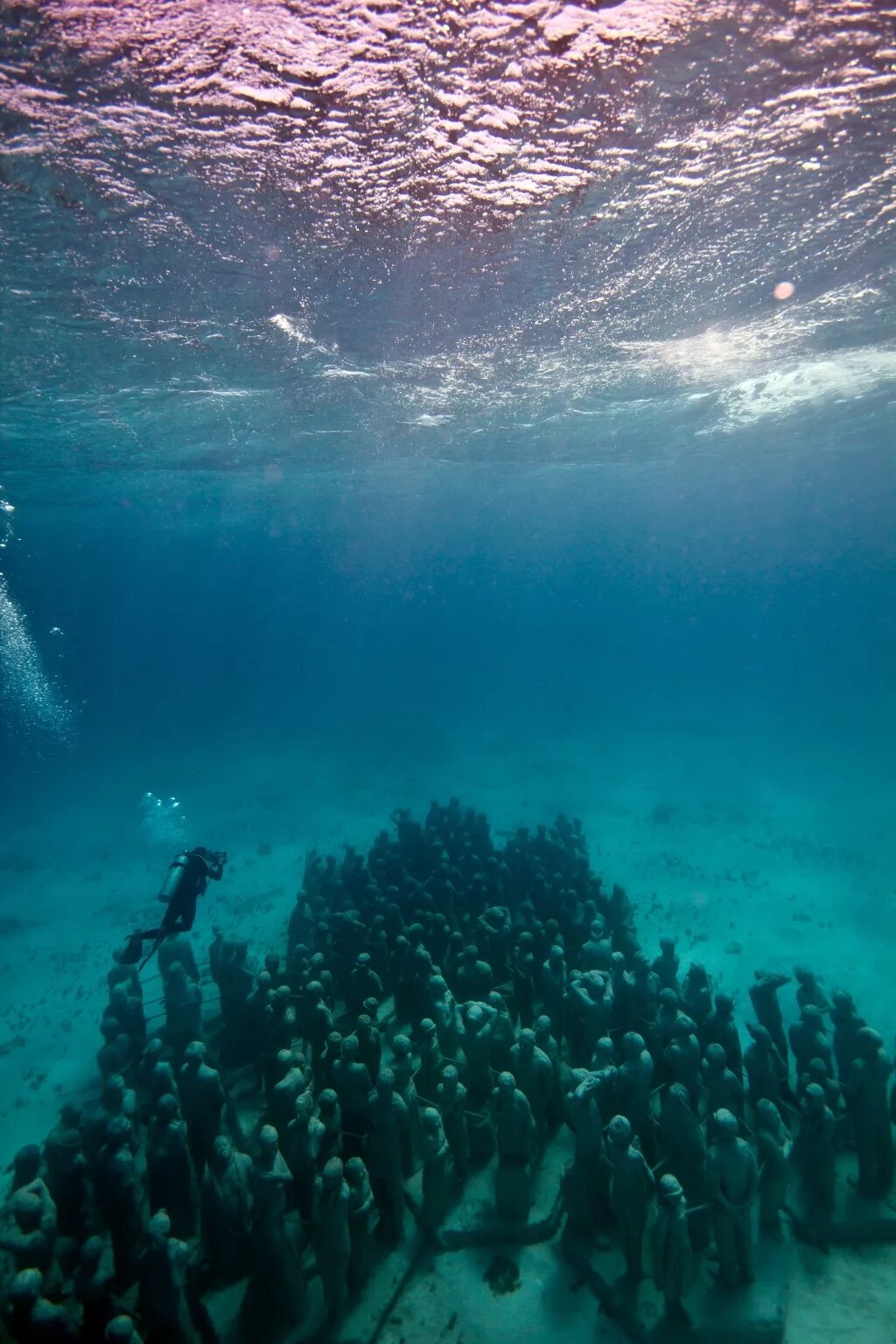 Океан под дном океана. Подводный музей Канкун. Канкун музей подводных скульптур. Канкун Мексика подводный музей. Подводный музей скульптур Канкун Мексика.