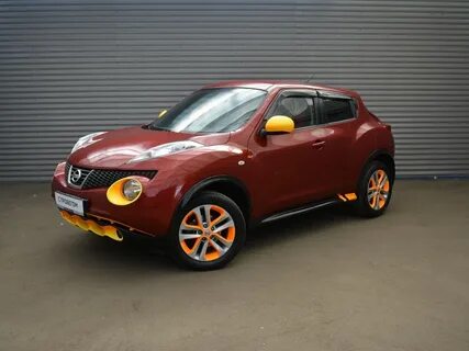 Nissan красный