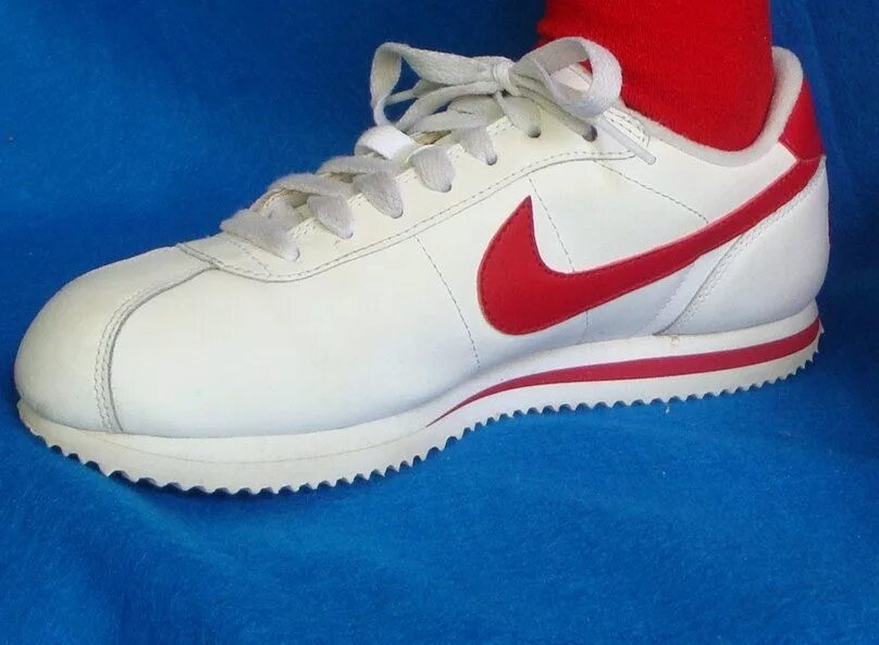 Nike Sneakers 80s. Nike Swoosh Sneakers. Найк Сникерс 80. Nike Cortez Union Red Swoosh. Кроссовки найк ретро