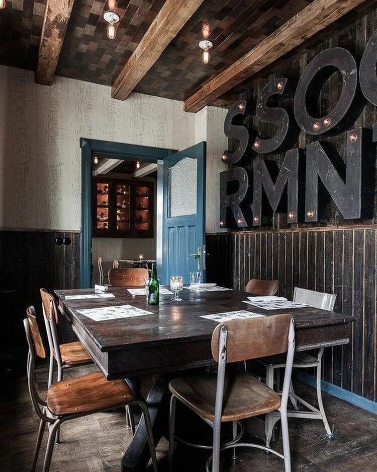 Придорожное кафе интерьер минимализм. Кафе бистро в стиле лофт. Гранж бар. Бар в стиле гранж. Интерьер бара.