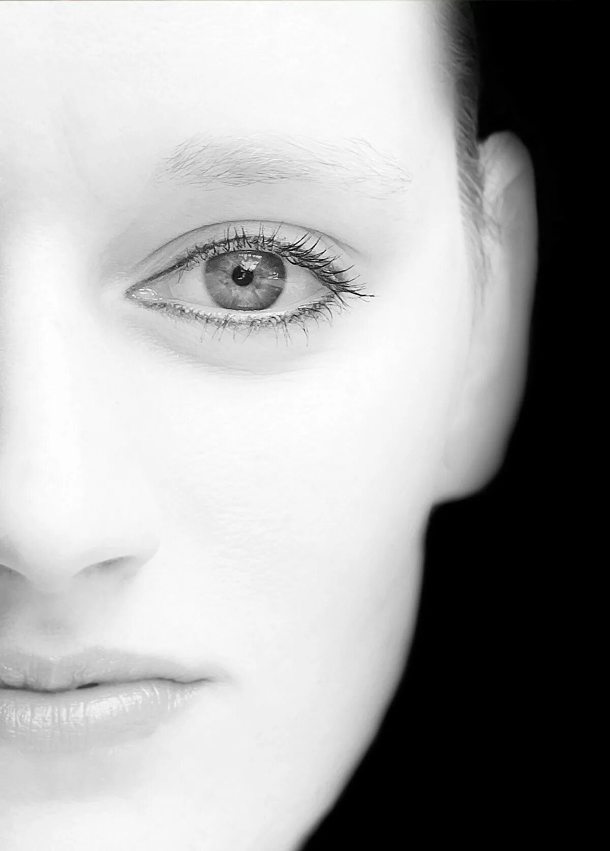 Лицо белого сигмы. Белое лицо. грустное лицо девушки. женщина с белым лицом. черный и белый человек.