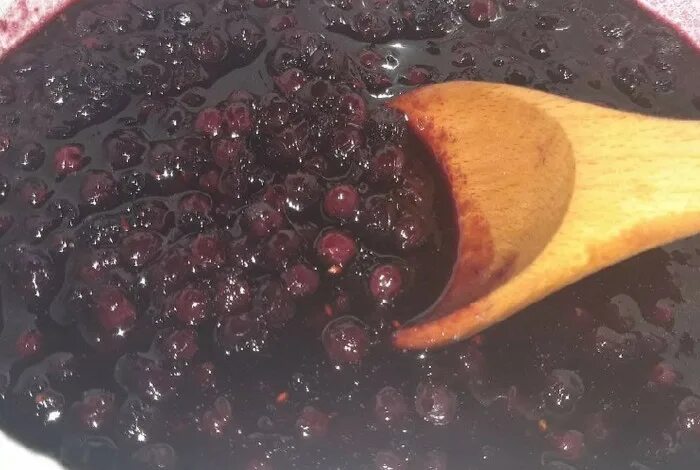 Варенье из. Варенье из ирги вкусное. Варенье из ирги польза и вред. Ирга варенье из ирги. Винная ягода.