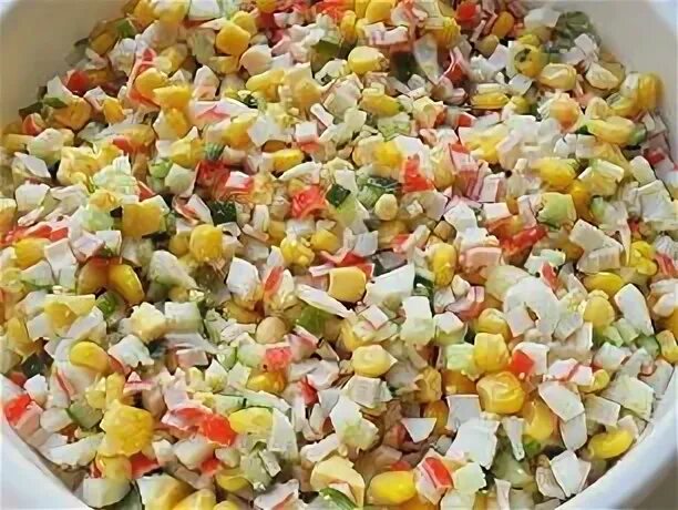 Салат с крабовыми палочками огурцом сухариками. Крабовые палочки кириешки/кукуруза. Салат с сухариками. Салат с крабовыми палочками и кукурузой и помидорами. Салат крабовые палочки кириешки.