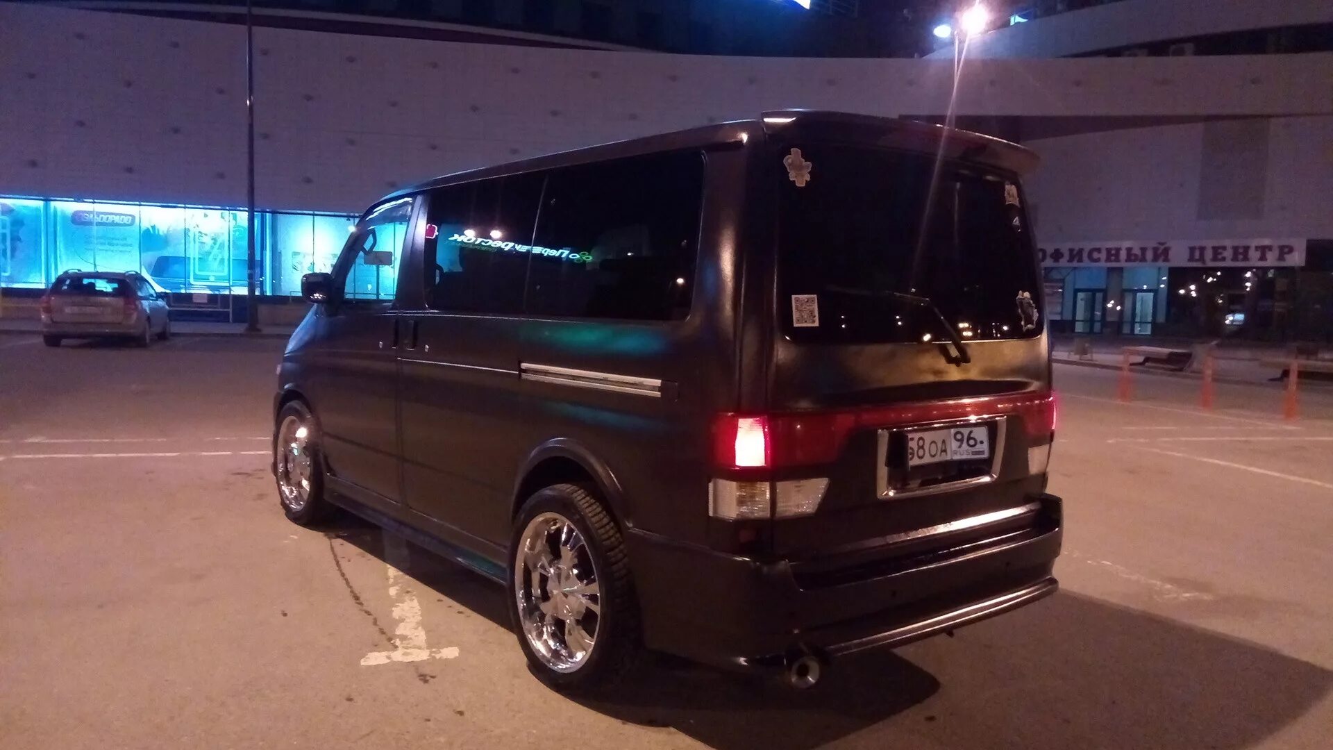 Бонго тюнинг. Mazda bongo jdm. subaru bongo. мазда бонго браун вывеска. bongo 3 фото на стиле.