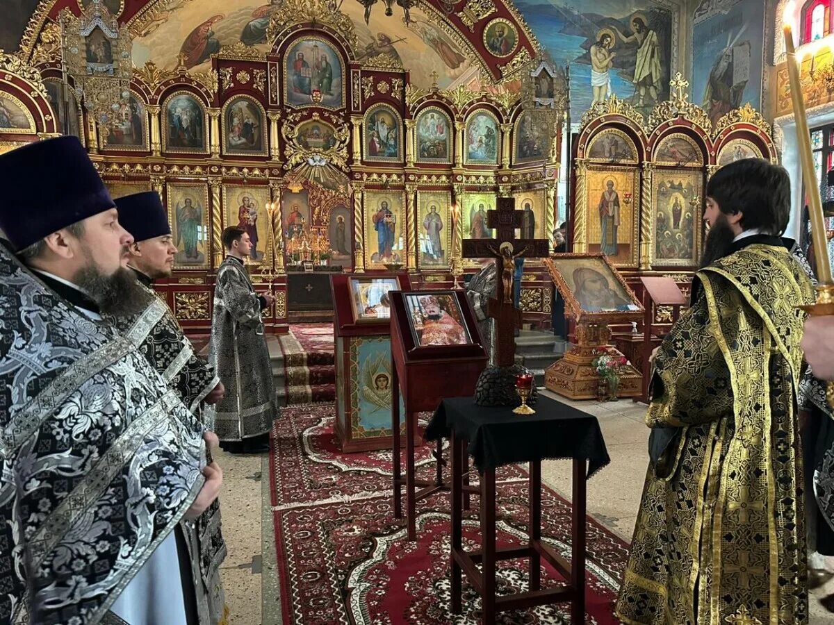 Церковь на транспортной новокузнецк. Церковь на транспортной новокузнецк. Храм архангела михаила кемерово сухово. Гостиница церковь архангела михаила, сергиев посад. Новокузнецк церковь михаила архангела.