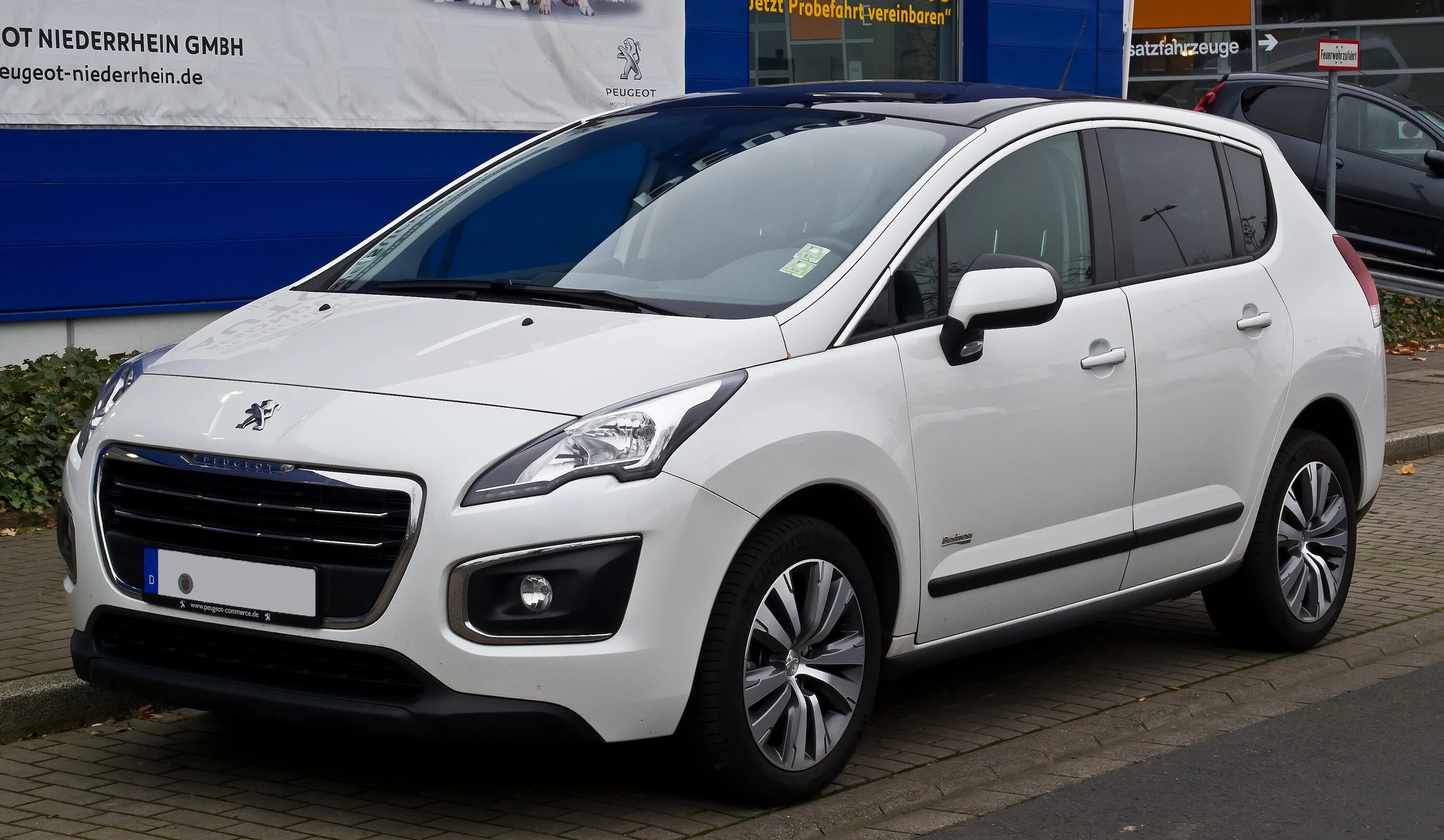 Купить пежо 3008 авито. Peugeot 3008 2015. Пежо 3008 1.6. Пежо 3008 2014г. Peugeot 3008 1.6 дизель 2014.