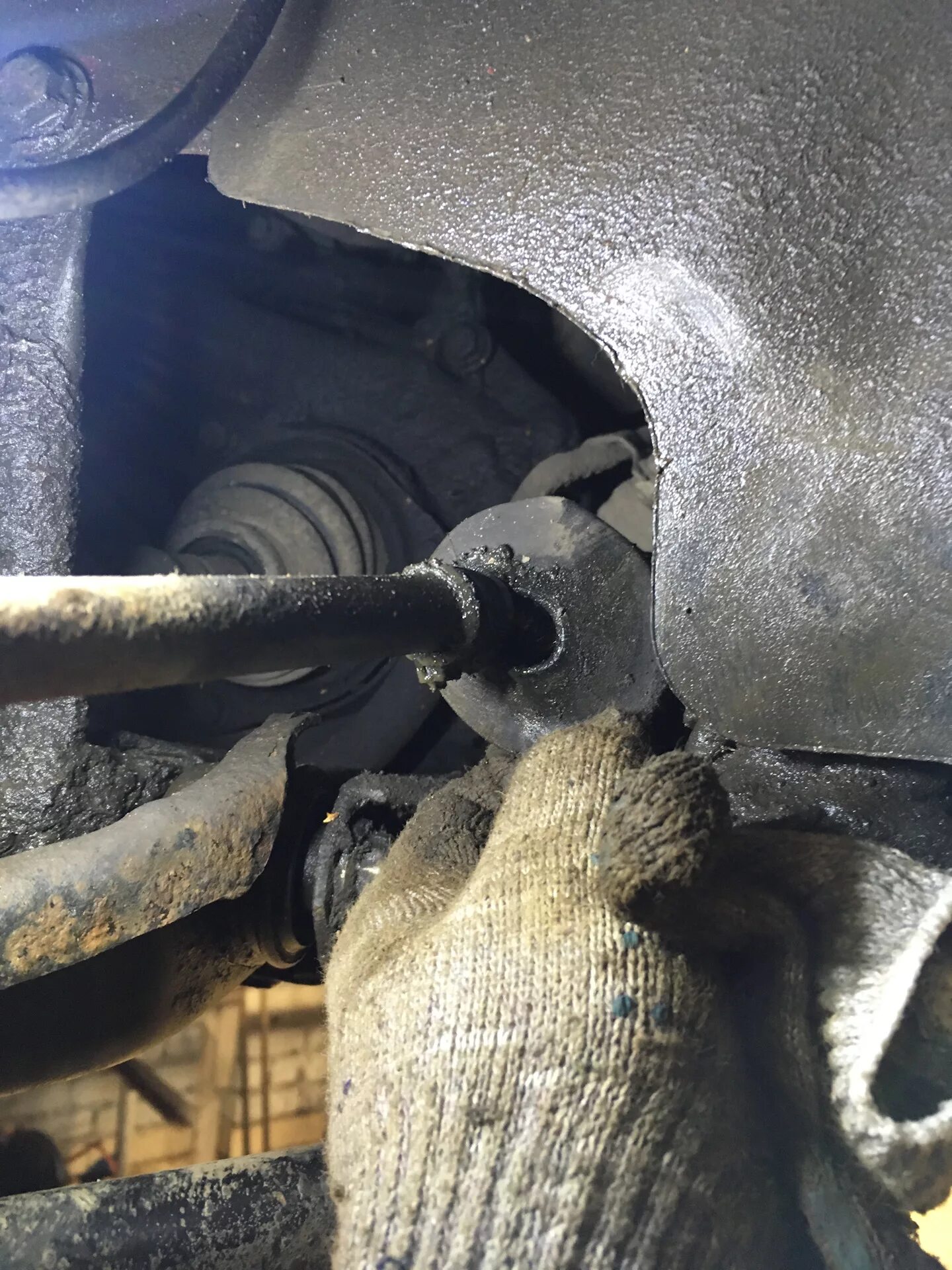 Замена треугольников на рено сценик 2001 года. Рено сценик вибрация. Нижнее крепление коробки renault scenic 2 дизель. Замена втулок стабилизатора renault espace 4. Рено сценик вибрация.