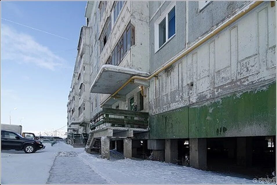 Многолетняя мерзлота в норильске. Якутск дом вечной мерзлоте. Якутск на сваях вечная мерзлота. Дома на вечной мерзлоте норильск. Якутск на сваях вечная мерзлота.