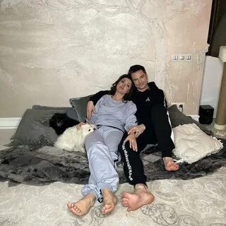 Сейчас с мужем живешь